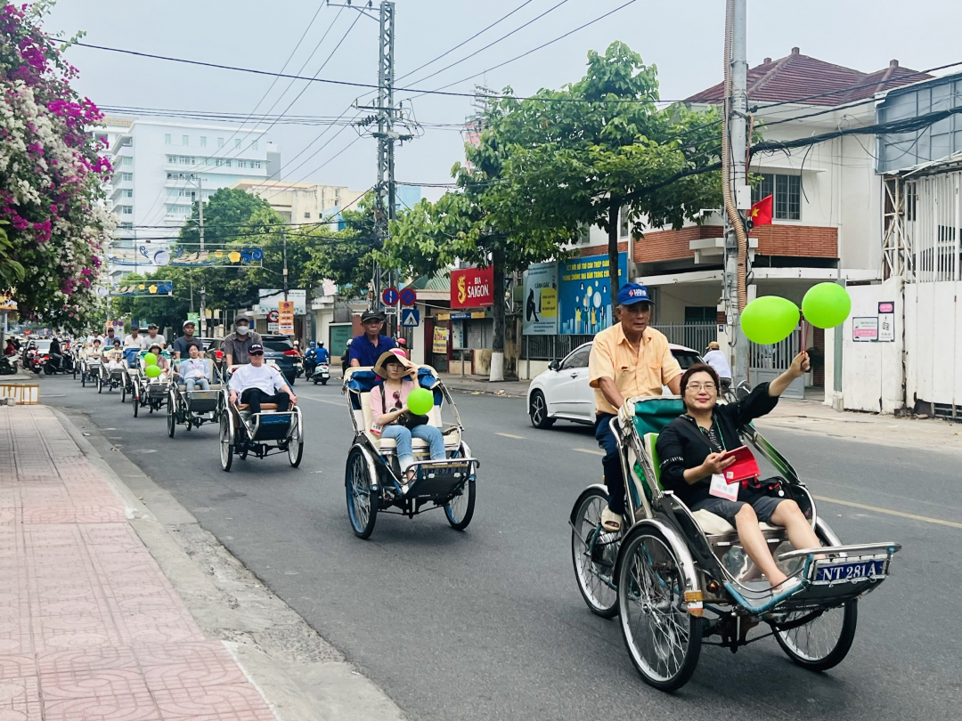 Xích lô du lịch - Rằng hay thì thật là hay... - Báo Khánh Hòa điện tử