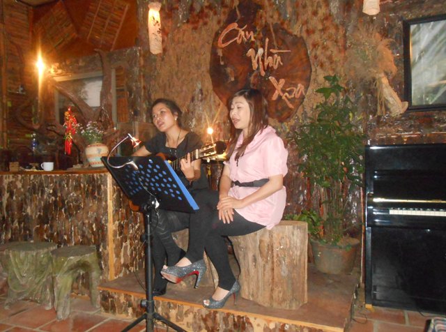 Ninh'blog: Quán "Cafe guitar mộc căn nhà xưa" ở Đà Lạt