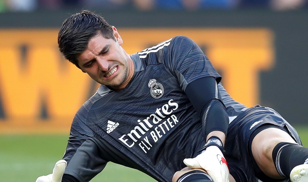 Courtois chấn thương nặng, Real Madrid chao đảo trước mùa giải mới