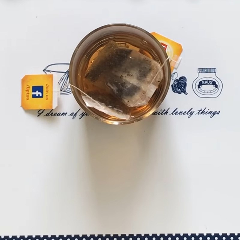 Bước 1 Pha Trà Lipton Long Nhãn