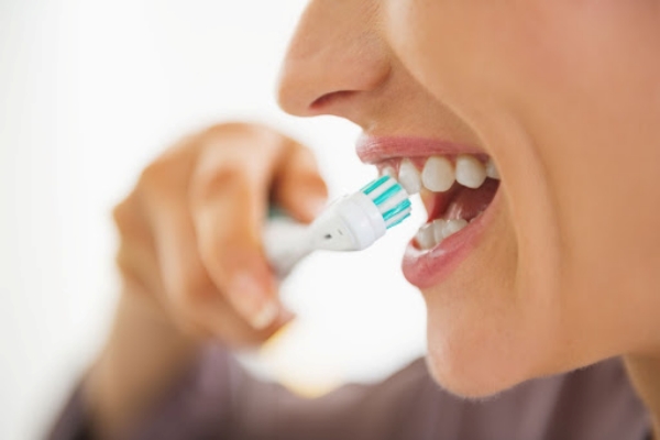 Sử dụng bàn chải đánh răng lông mềm để bảo vệ sức khỏe răng miệng
