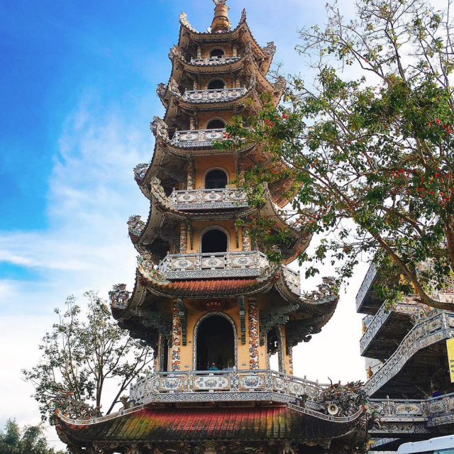 Ngắm chùa Linh Phước Đà Lạt với kiến trúc ve chai độc đáo - 10333 | VNTOUR